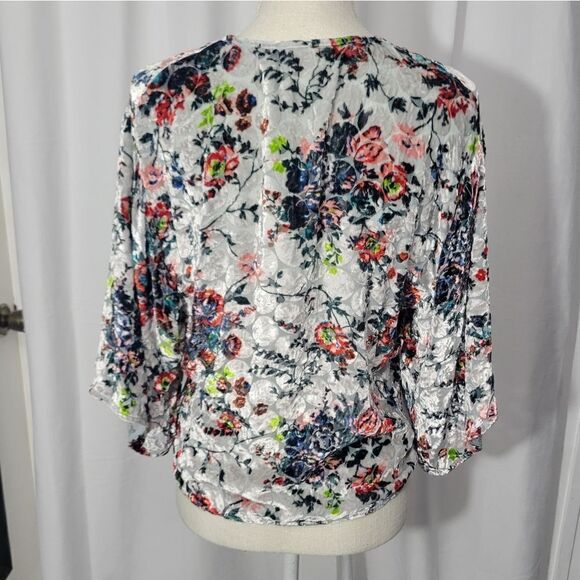 Anthropologie maeve Umi Wrap Top Floral Print Velvet Sz Xs - Picture 5 of 11